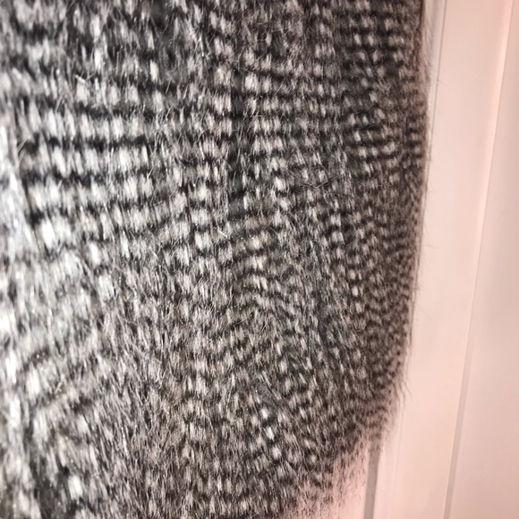 Trendy Faux Ostrich Vest, Size L - Picture 6 of 7